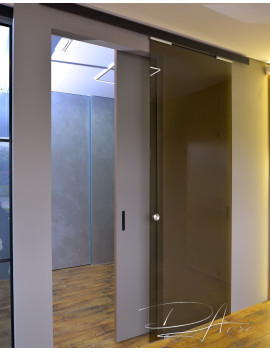 Скляні перегородки з розсувними дверима